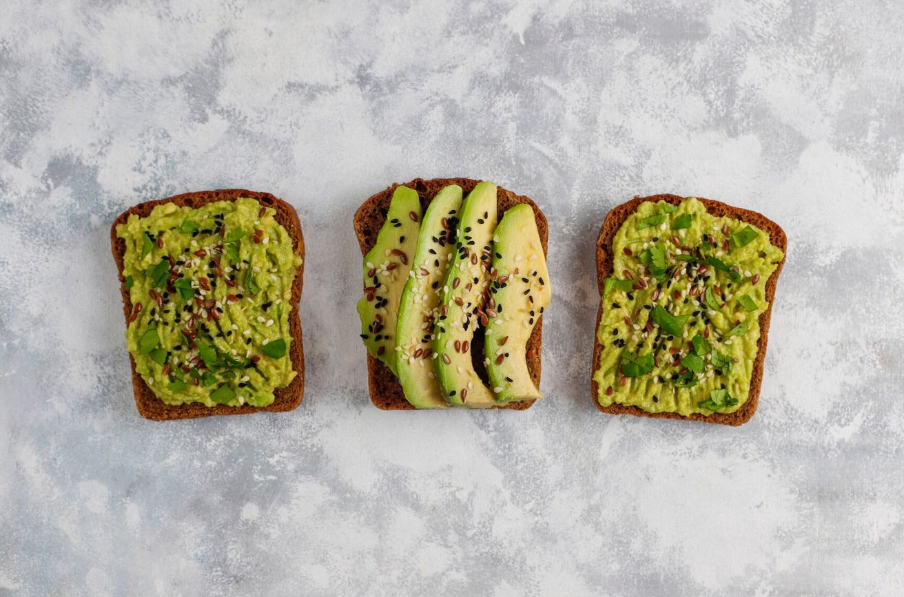 Avocado Toast dengan Roti Gandum.jpg