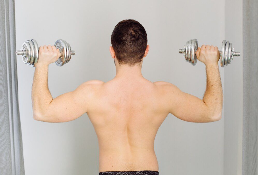 Manfaat Latihan Dumbbell Back Workout - freepik.jpg
