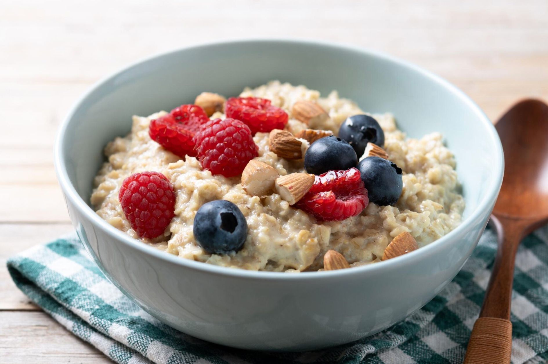 Oatmeal dengan Buah Segar.jpg